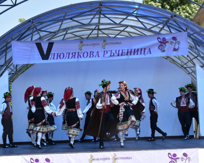 liuliakova rachenica 1405221 4 Шестият фолклорен фестивал " Люлякова ръченица" ще се проведе в Ловеч в събота, 13 май 2023 г.