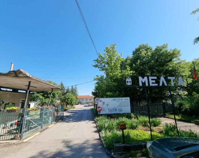 melta amoniak 1705224 С постановление на Районната прокуратура от вчера е възложено спирането на експлоатацията на съоръженията с повишена опасност в предприятието, обгазяващо Ловеч.