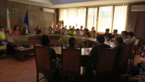 ou mehano 905221 1 Областният управител се срещна с ученици от Италия, Турция и Словения, партньори на ПГМЕТ по програма „Еразъм +“
