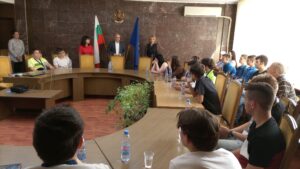 ou mehano 905221 2 Областният управител се срещна с ученици от Италия, Турция и Словения, партньори на ПГМЕТ по програма „Еразъм +“