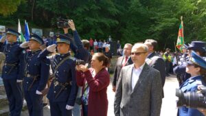 poklonenie ribrarica 2505221 1 Областният управител Виктор Стойчев се включи днес във възпоменателните чествания на 146-годишнината на Априлското въстание в м. Костина край тетевенското село Рибарица