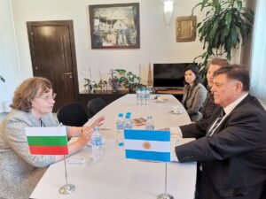 poslanik arjentina 11052211 Кметът на Ловеч с поздравителен адрес до посланика на Аржентина по повод празника на страната