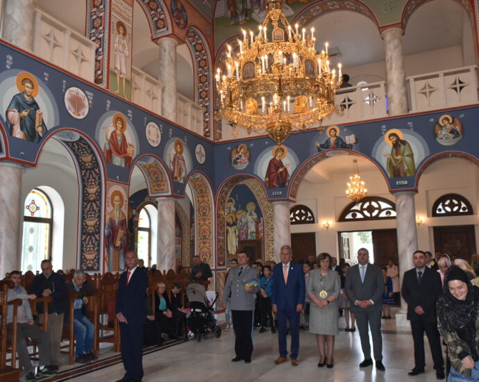 praznik lovech 11052211 С Божествена Света Литургия започна денят на Ловеч