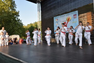 sportenpraznik lovech 170522112 Голям зрелищен празник на спортните клубове в Ловеч  напълни площад "Екзарх Йосиф I"
