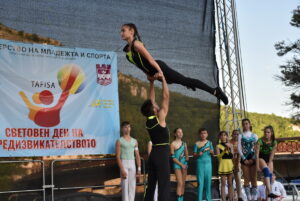 sportenpraznik lovech 17052219 Голям зрелищен празник на спортните клубове в Ловеч  напълни площад "Екзарх Йосиф I"