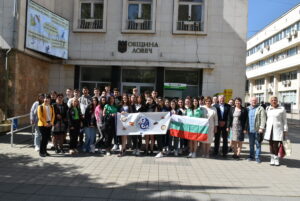 uchenici sreshta kmet 10052215 Ученици от Испания и България, участници в проекта „Приятелство и общуване“ се срещнаха с кмета Маринова