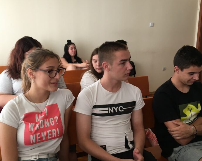 disqusia deca sad 1706221 2 С дискусия за престъпления, извършени от деца, завърши тазгодишното издание на Образователната програма на ВСС в Окръжен съд - Ловеч