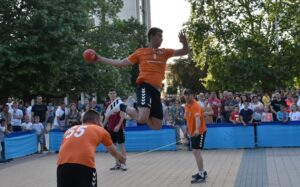 hadball 1506221 Младежкият национален отбор по хандбал избра Ловеч за подготвителния си лагер. Днес младите надежди срещат „Осъм“ в учебна игра