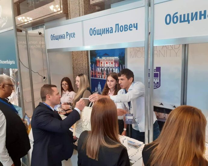 izlojenie ruse 1606221 2 Община Ловеч за поредна година  участва със свой щанд на провеждащото се в град Русе от 16 до 18 юни XVII Туристическо изложение „Уикенд туризъм“