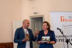 nagrada obshtina turizzam 1506221 6 Община Ловеч е отличена в категория „Утвърдена културно-историческа дестинация”