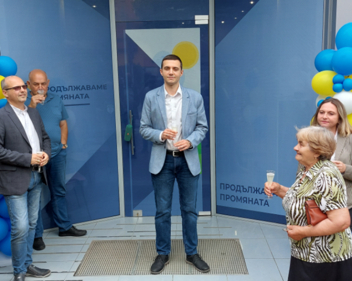 pp ofis lovech 1106221 Искрен Арабаджиев откри офис на ПП “Продължаваме промяната” в Ловеч