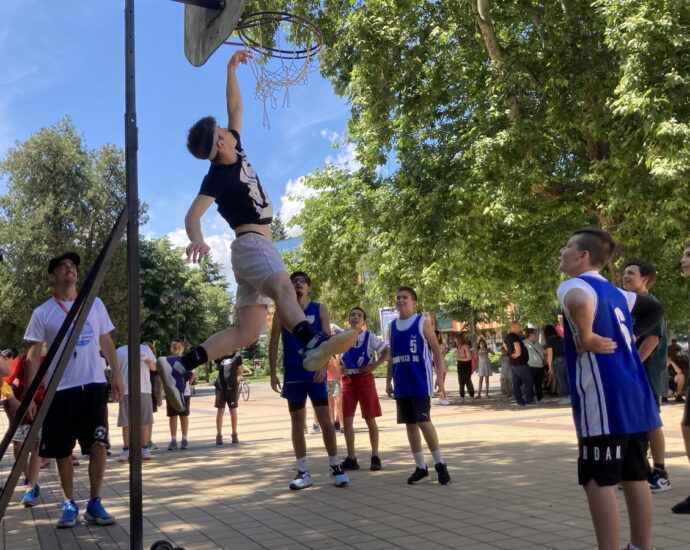 street basket lovech 1062213 22 отбора участваха в традиционното баскетболно шоу „Стрийт баскет“ в Лове1