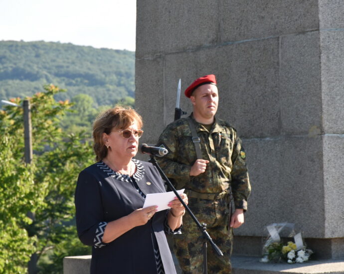 ceremonia levski 19072212 С военен ритуал и церемония пред паметника на Васил Левски в Ловеч беше почетен Апостола на свободат