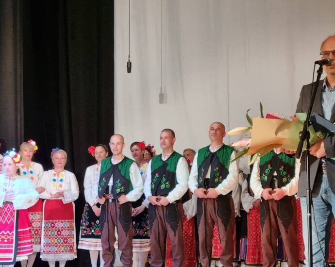 chitalishte troyan 2207221 2 Областният управител поздрави Народно читалище „Наука – 1870 г.“ – Троян, със 150-годишнината
