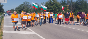 protest parishta 270722115 Пътностроителни фирми затвориха главен път София-Варна и Ловеч-Троян. Протестират за свършена, но незаплатена от държавата работа
