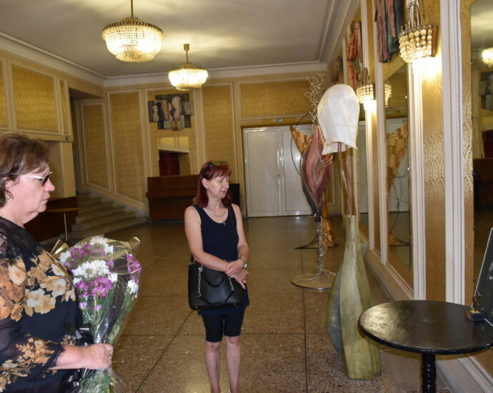 traur slava 2907221 2 Кметът на Община Ловеч Корнелия Маринова: Тя беше истински гражданин с позиция, с голям талант и много красива жена. Светъл път на небесната сцена!