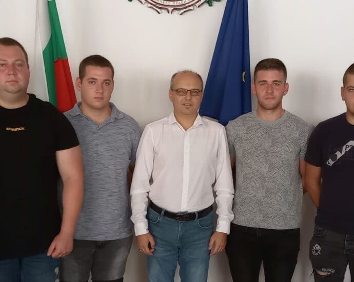 voenni mladeji 407221 1 Младежи от първия набор на доброволния резерв на българската армия прие днес областният управител Виктор Стойчев