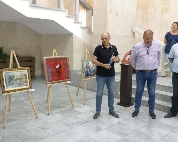 izlojba ou 508221 2 До края на годината ще остане в областната администрация изложбата на 12 живописни платна и три пластики от фонда на Ротари клуб – Ловеч