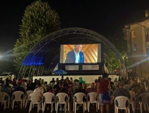 kino otkrito 2408221 1 При сериозен зрителски интерес премина снощи прожекцията на българския игрален филм „Голата истина за група Жигули“ на режисьора Виктор Божинов