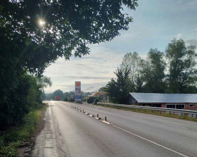 mikre 2408221 АПИ: За повишаване безопасността на движение по път София-Варна при с. Микре са монтирани разделители, ограничаващи изпреварването