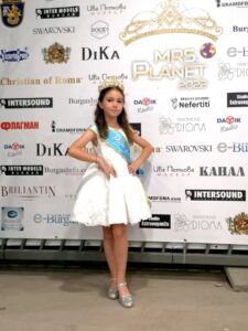 missplanet kmet 908221 1 Кметът на Община Ловеч Корнелия Маринова се срещна с Александра Пеевска - Little Miss Galaxy 2022