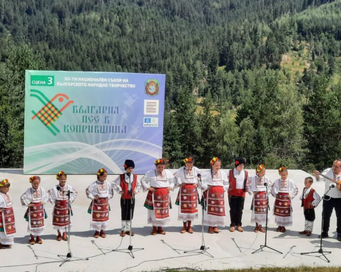 nagradi koprivshtica 807221 2 8 златни, 8 сребърни и три бронзови медала за участниците от област Ловеч в Събора на народното творчество Копривщица 2022