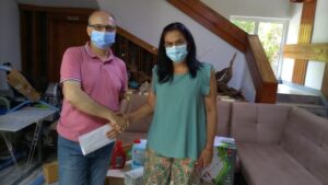 ou darenie 108221 1 По волята на дарители областният управител предостави на дома за пълнолетни с увреждания в с. Сливек моторна коса и санитарни материали