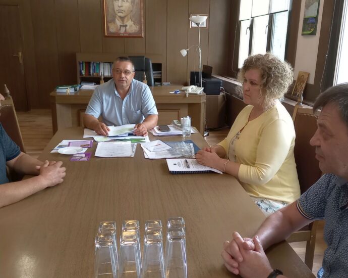 ou vaksinacii 1108221 Работна група при областния управител разработи механизъм за подобряване достъпа на гражданите от Ловешко до местата за ваксинация срещу COVID-19