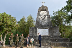 pamet osvobojdenie 23082215 С поклонение и тържествен военен ритуал по поднасяне на венци и цветя на Белия паметник в парка „Стратеш“ Ловеч тържествено отбеляза на 22 август  145 години от Освобождението на града от  oсманско иго