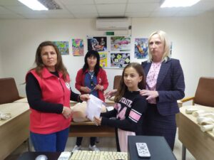 darenie navodnenia 21092212 УЧЕНИЦИТЕ НА ОУ „ ХРИСТО НИКИФОРОВ“ ЧРЕЗ ОС НА БЧК- ЛОВЕЧ С ДАРЕНИЕ ЗА ПОСТРАДАЛИТЕ ОТ НАВОДНЕНИЕТО В ОБЩИНА КАРЛОВО