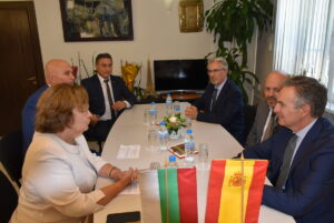 poslanik espana 1509221 4 Испанското посолство ще засили културното си присъствие в Ловеч