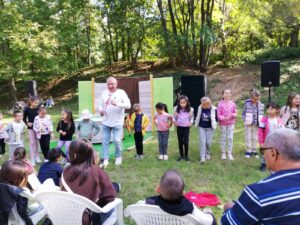 praznikzoo 2609221 1 Бате Енчо и актьорите от Куклен театър – Ловеч забавляваха ловешките деца по време на двудневният „Празник в Зоопаркa“