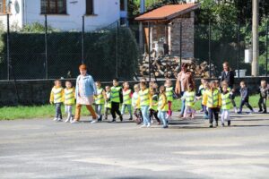 red cross 21092214 МЛАДЕЖКИТЕ КЛУБОВЕ НА ЧЕРВЕНИЯ КРЪСТ ЛОВЕЧ, СЕКТОР „ПЪТЕН КОНТРОЛ“ И СБА В АКЦИЯ НА ROADPOL ПОД МОТОТО „ОСТАНИ ЖИВ И ИЗБАВИ ЖИВОТ“