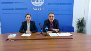 rik 109221 Избирателите в област Ловеч по предварителните списъци са 116 775. Разкрити са 262 секции в осемте общини