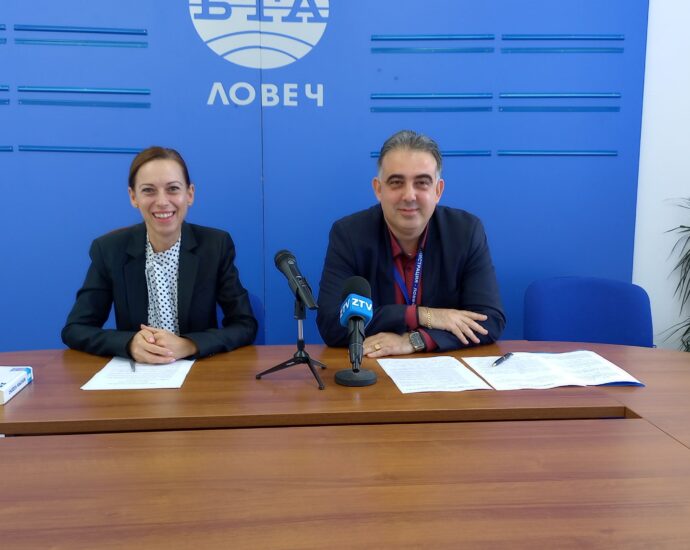 rik 109221 Избирателите в област Ловеч по предварителните списъци са 116 775. Разкрити са 262 секции в осемте общини