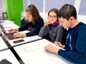 telerik 2109221 Приемът за безплатните ИТ обучения за ученици на Училищна Телерик Академия в Ловеч е отворен