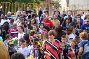 teteven parvi den 15092213 В община Тетевен тържествено бе даден старта на новата учебна година