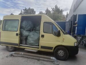 troyan darenia 2109221 2 Троянци изпратиха пореден бус с дарения за пострадалите от наводненията потегли днес към Карлово