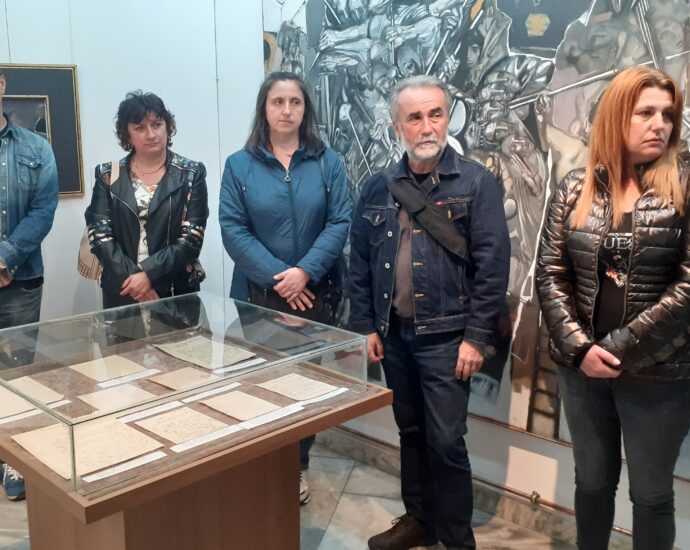 izlojba samoupravlenie 1010221 1 Изложба посветена на 145-годишнината на местното управление беше открита в Ловеч