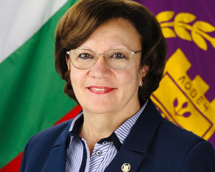 korneliya marinova 111022 Кметът на Ловеч участва с изказване в пленарната сесия на Европейския комитет на регионите в Брюксел