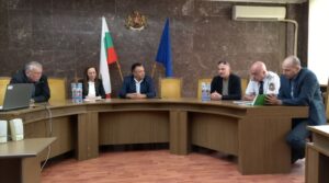 ou sreshta izbori 1010221 На работна среща при областния управител днес институциите, ангажирани с провеждането на парламентарните избори на 2 октомври, направиха анализ на организацията на вота