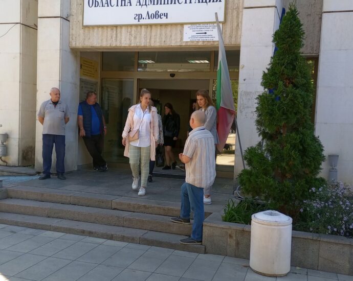 ou uchenie 3009221 2 Учебна тренировка по плана за евакуация се проведе в сградата на областната администрация в Ловеч