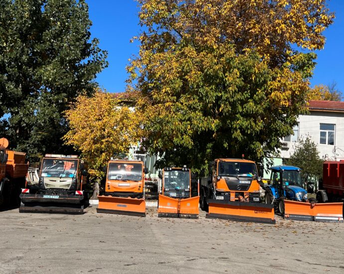 snegorini 2810221 Техниката на Община Ловеч е  в пълна готовност за зимно поддържане на града, като няма промяна в промяна в числеността на машините