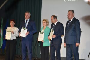 teteven nagradi 2510221 1 Община Тетевен бе отличена с две награди по време на Годишната среща на местните власти