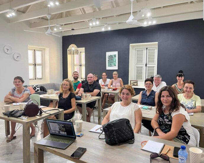 ezikova kurs 811221 3 13 преподаватели от Езиковата участваха в обучителен курс „Design Thinking for Educators" по „Еразъм+“