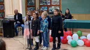 gimnaziata 2711221 4 С множество инициативи Гимназията в Ловеч посрещна патронния си празник – Деня на  свети Климент Охридски