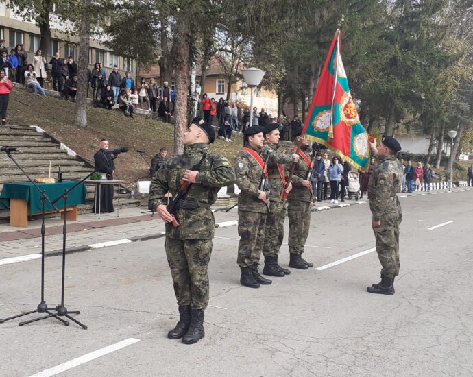 kletva voinici 911221 2 44-има военнослужещи положиха клетва днес във военно формирование 57260 - Ловеч (Гуровото)