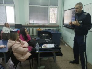 pic 2511221 5 Превантивно-информационен център /ПИЦ/ за борба с наркотичните вещества стартира Превантивна програма „Без дрога на пътя“ в СУ „Тодор Кирков“