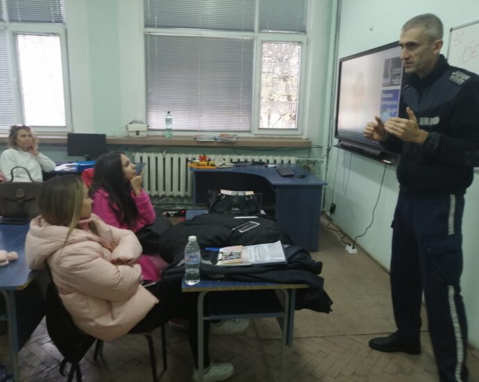 pic 2511221 5 Превантивно-информационен център /ПИЦ/ за борба с наркотичните вещества стартира Превантивна програма „Без дрога на пътя“ в СУ „Тодор Кирков“