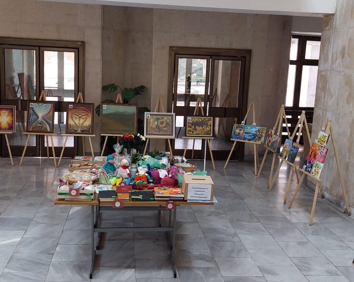 bazar ou 2312221 2260 лв. са събрани от благотворителната инициатива на областната администрация в подкрепа на детското отделение на МБАЛ „Проф. д-р Параскев Стоянов“ – Ловеч